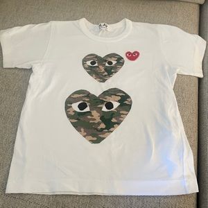 Kids comme des garcons t shirt- small